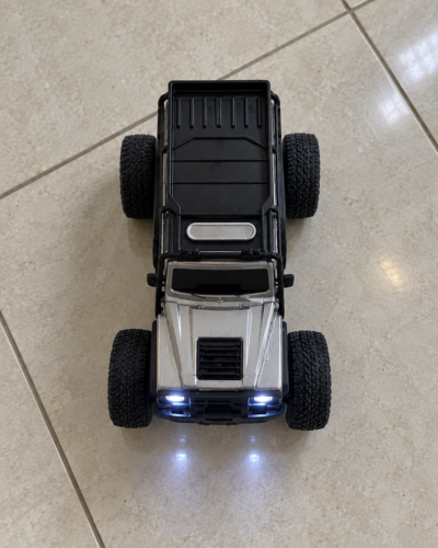 1:64 Scale Mini Desktop RC Crawler - High-Speed Remote Control Off-Road Vehicle Toy with Type-C Charging photo review
